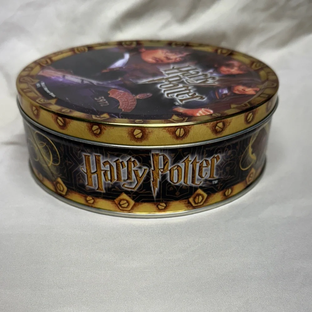 Harry Potter Collectible Cookie Tin, Ron, Hermione, Hogwarts Express & Aol Disc